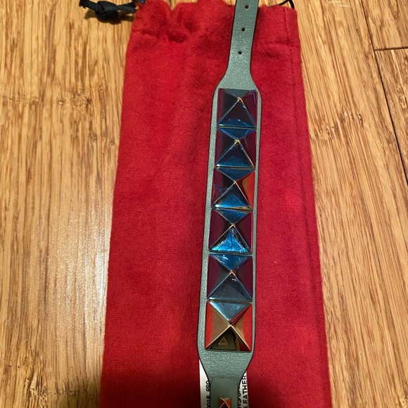 BNWT Valentino Large Rockstud Bracelet - Picture 2 of 4